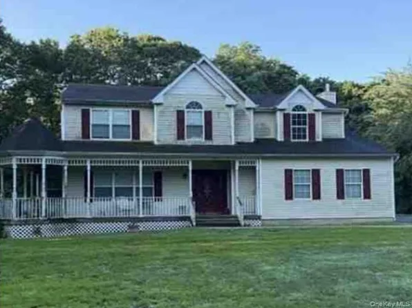 14 Cedar Grove Terrace, Middle Island, NY 11953