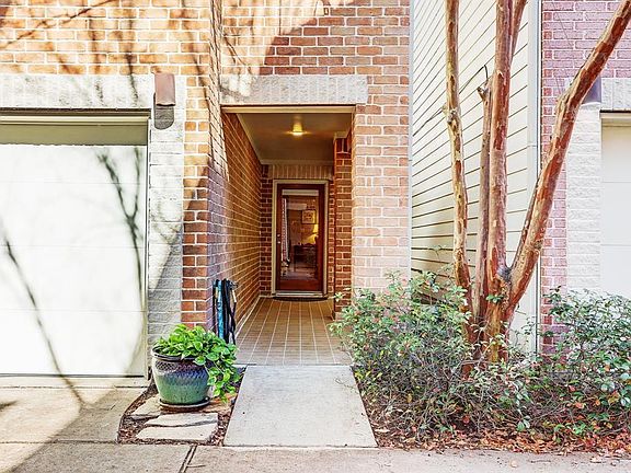 3rd image of 2519 Brinkman St