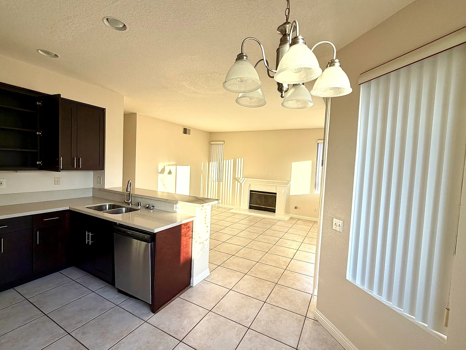 4 bed, 1974 sqft, $3,500 — Photo 4