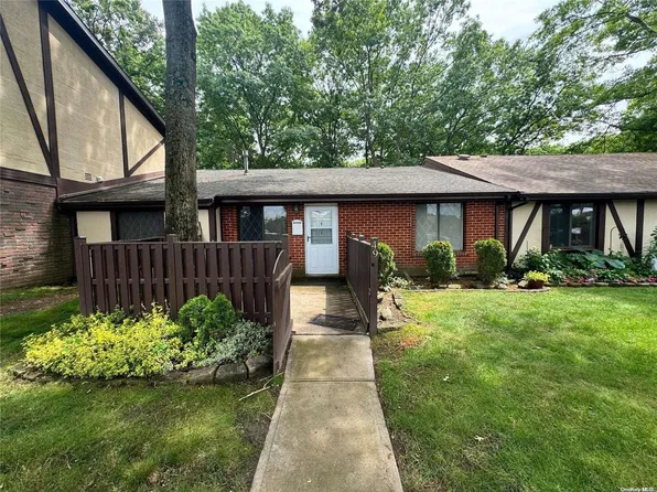 49 Birchwood Drive #49, Port Jefferson Station, NY 11776