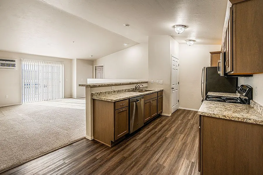 PLEASANT DRIVE ESTATES — Photo 2