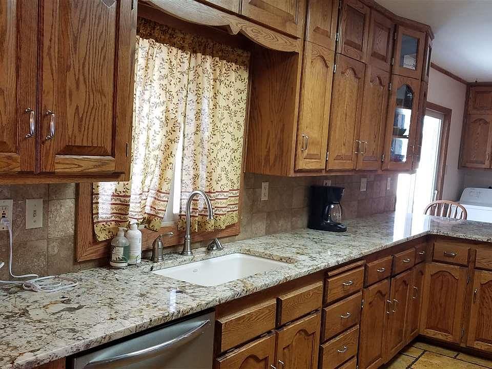 1st image of 214 Dickson St
