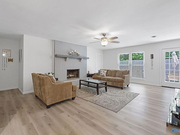 4th image of 709 Royce Cir SE