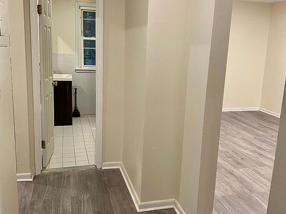 4th image of 52 Willow Dr Floor 2