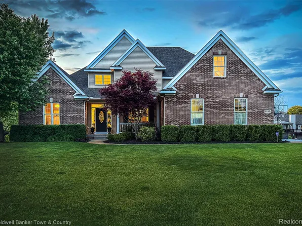 9115 Wooden Shoe Ct, Brighton, MI 48116