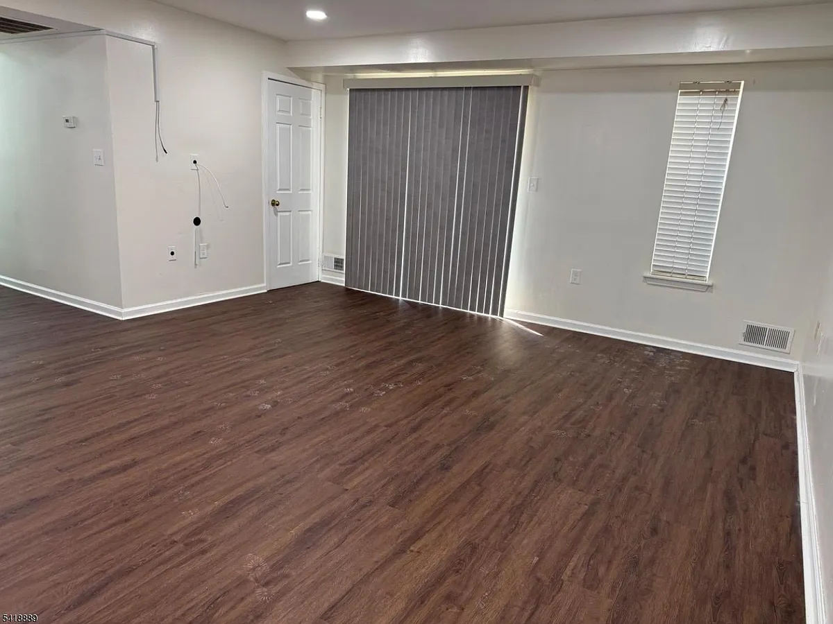 Building Photo - 751 Summer Ave #1D