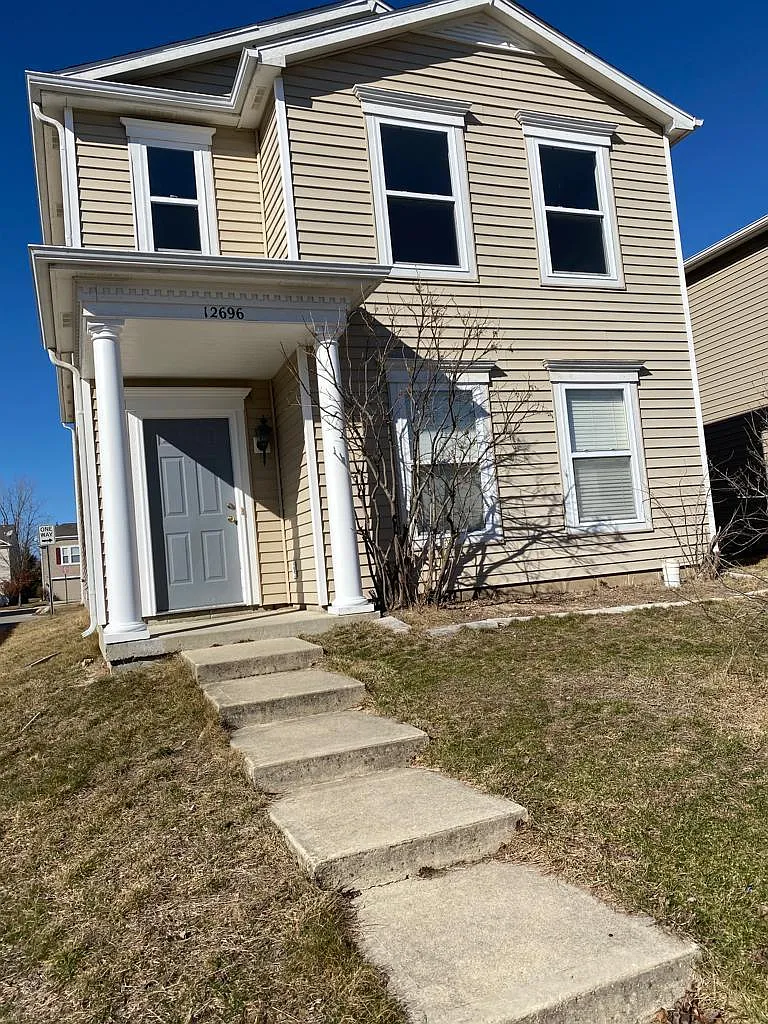 3 bed, 2.5 bath, 1804 sqft, $2,100 — Photo 2