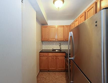 1st image of 3322 Parsons Blvd