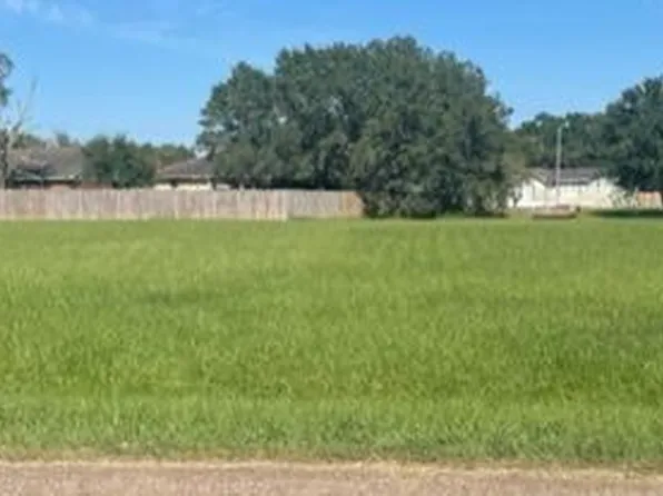 102 Coral Reef Dr, Lafayette, LA 70506