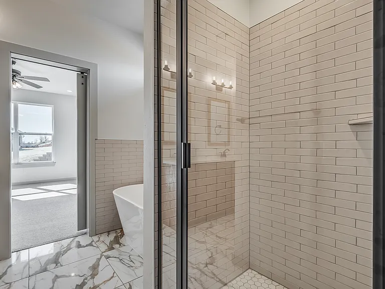 2240 E Thomas Ter — Photo 12