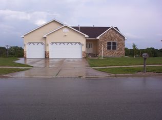 116 Lazy Lake Dr, Fall River, WI 53932