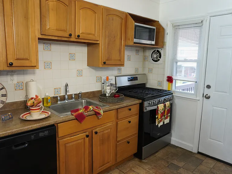 1710 Weston Ave — Photo 12