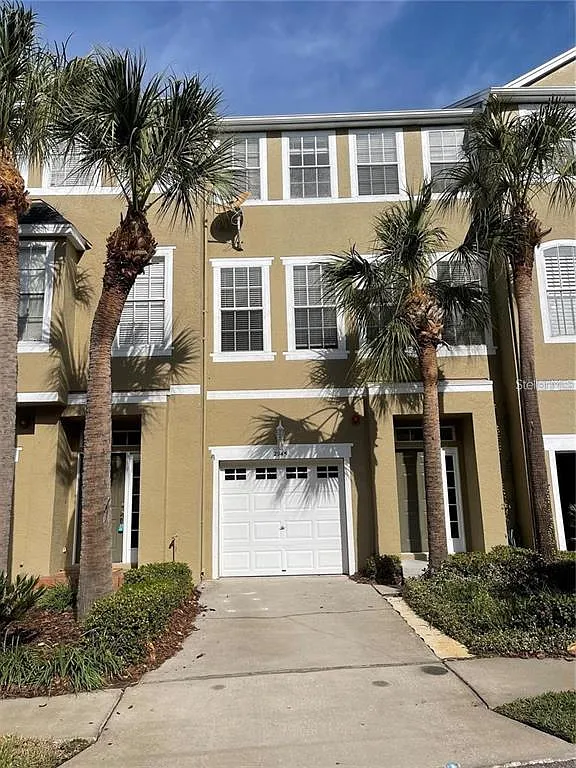 3 bed, 2.5 bath, 1692 sqft, $2,800 — Photo 1