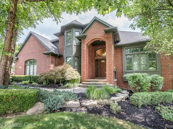 4488 Philip Ln, Commerce Township, MI 48382
