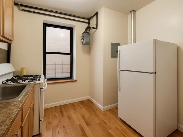 541 West 142nd Street image 3 of 15