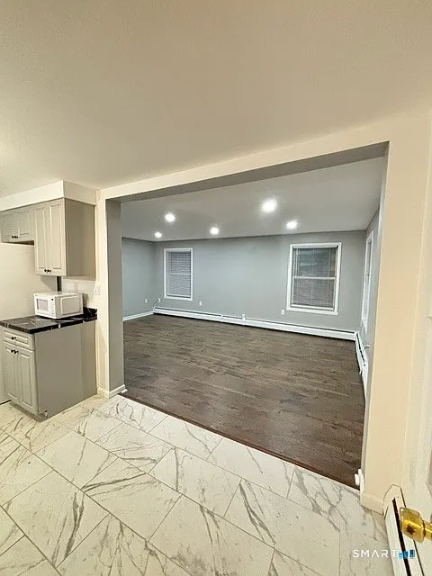 3 bed, 2.0 bath, 2340 sqft, $2,400 — Photo 2