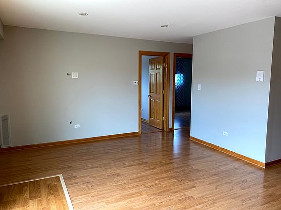 4th image of 5848 W 76th Pl Unit 301