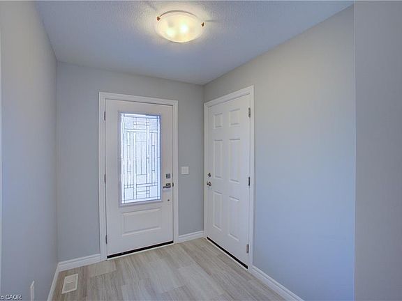 5th image of 85 Lake Breeze Dr