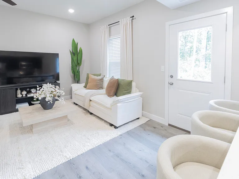 2700 Emery Dr — Photo 12
