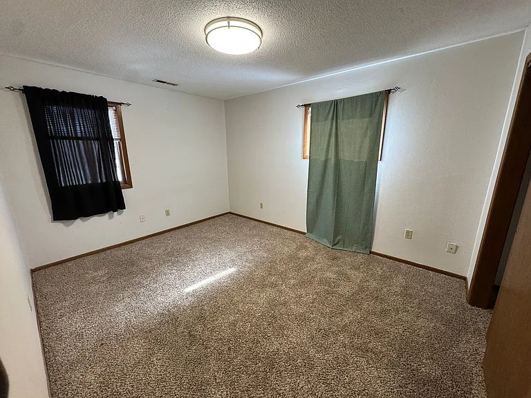 1615 Knollcrest Dr — Photo 7