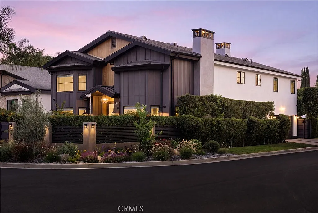 5 bed, 4.5 bath, 3655 sqft, $16,000 — Photo 2