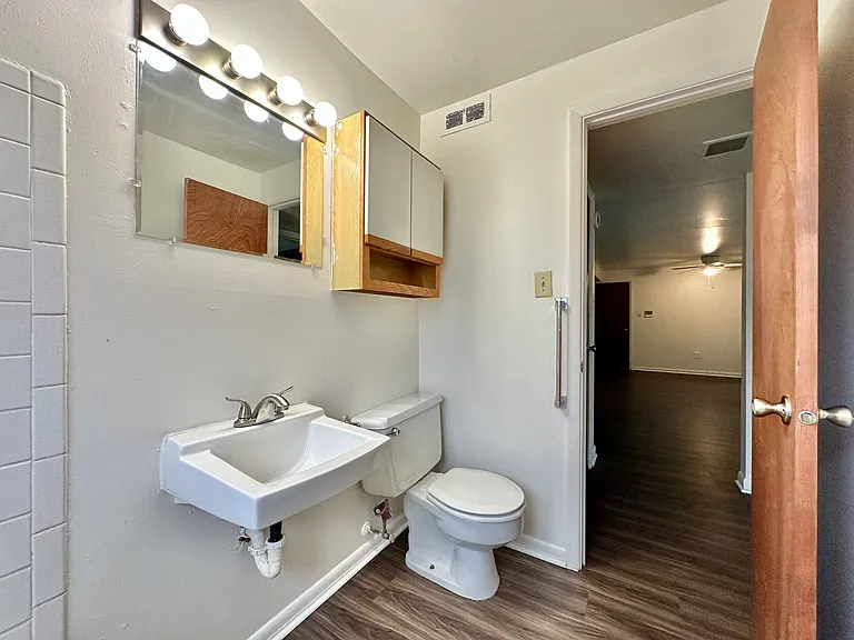 Edgewood Apartments — Photo 41
