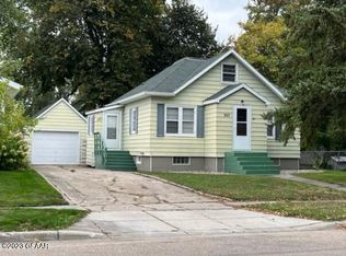 307 E 3rd Ave S, Cavalier, ND 58220