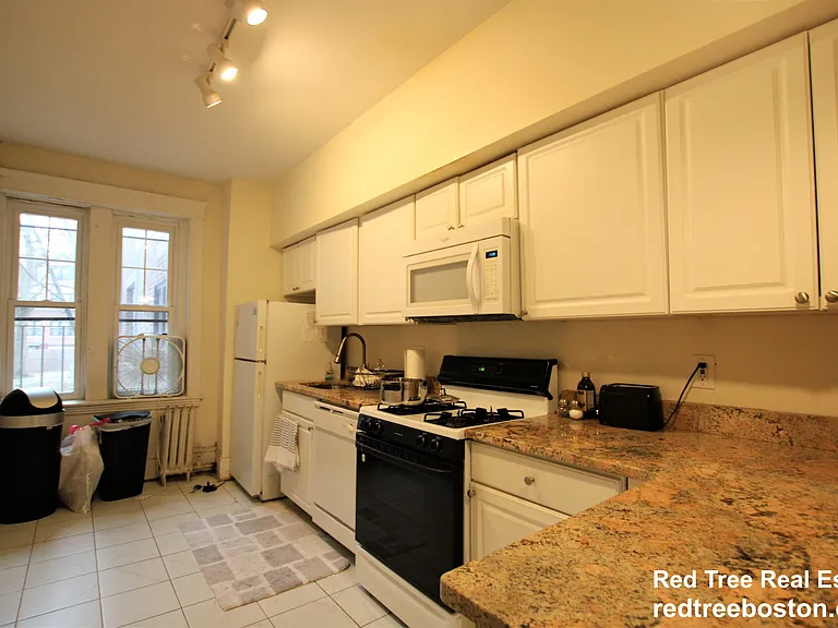 1868 Commonwealth Ave — Photo 3