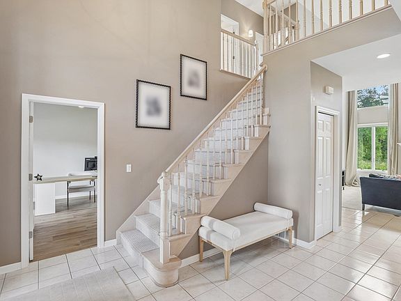 5th image of 902 N Fairbrook Dr
