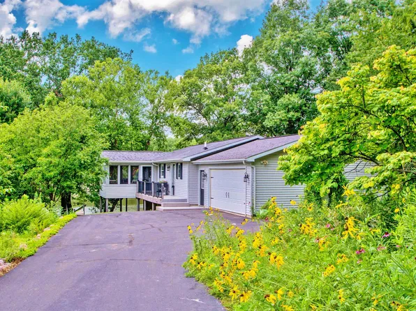 223 N Shore Pl, Dahinda, IL 61428