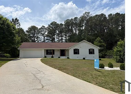 2203 Meadow Dr — Photo 2