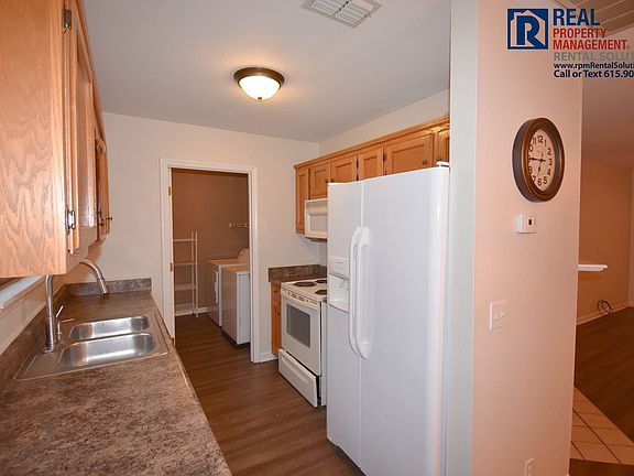 3rd image of 1303 Hodge Dr