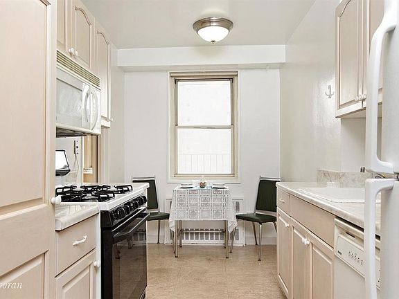 4th image of 1498 2nd Ave #16C