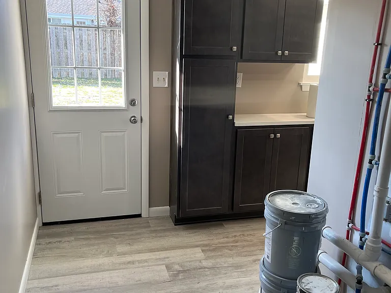 868 Mansfield St — Photo 15