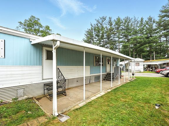 3rd image of 404 Southwick Rd #32