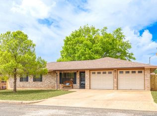 1510 W Trailmoor Dr, Fredericksburg, TX 78624