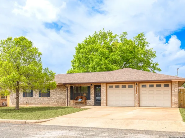 1510 W. Trailmoor Drive, Fredericksburg, TX 78624
