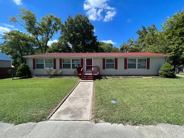 815 S Whittle Ave, Olney, IL 62450