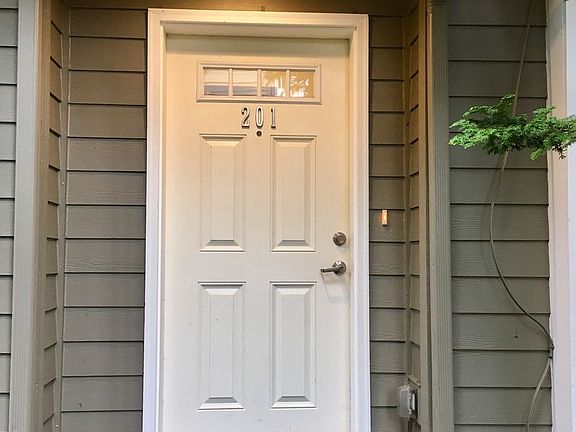 3rd image of 12545 Roosevelt Way NE APT 201