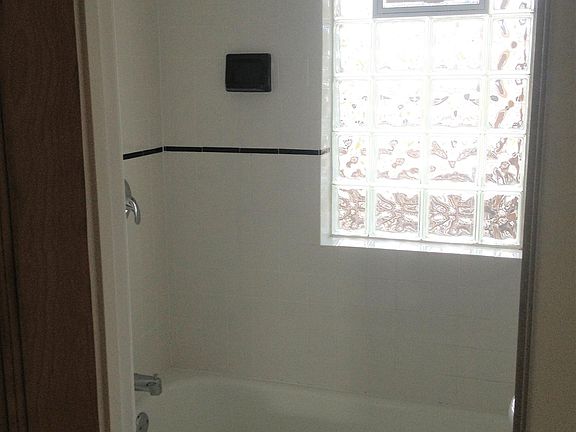4th image of 253 W Hazeltine Ave APT 17