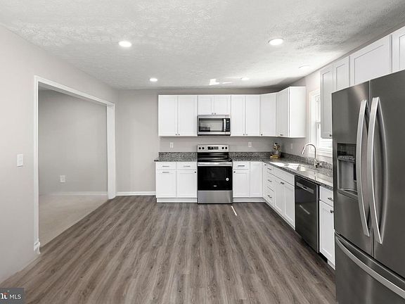 5th image of 20 Colgate Dr