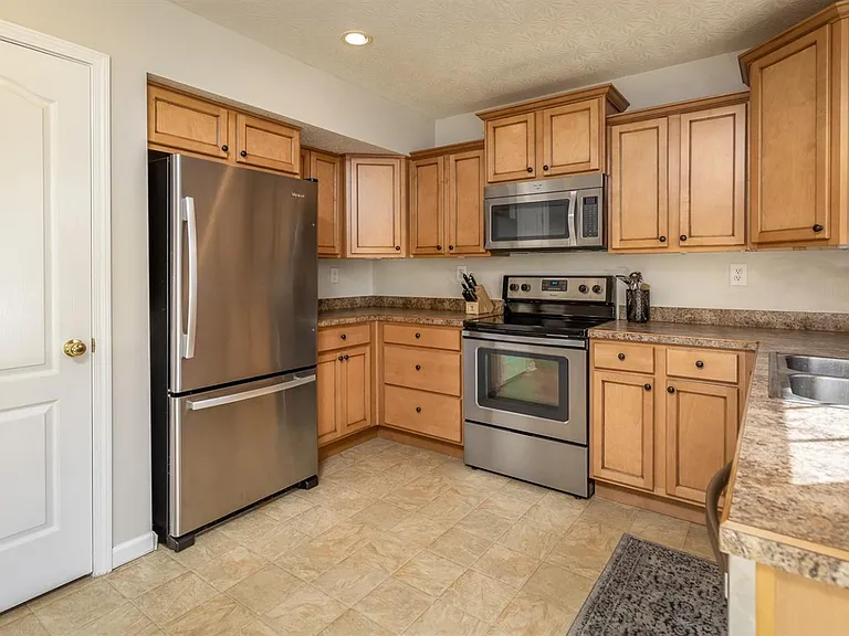 3221 Sweet Clover Ln — Photo 9