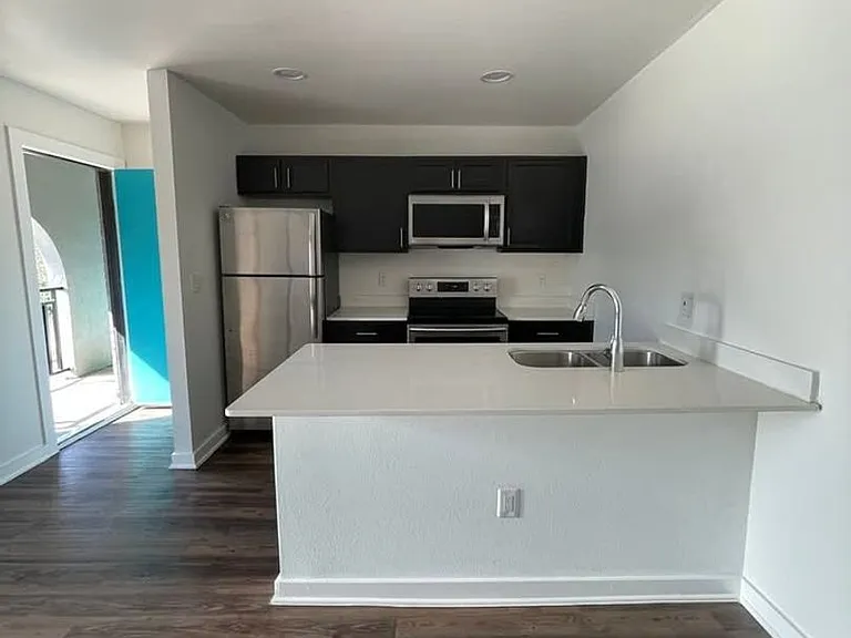 2106 Bennett Ave — Photo 2