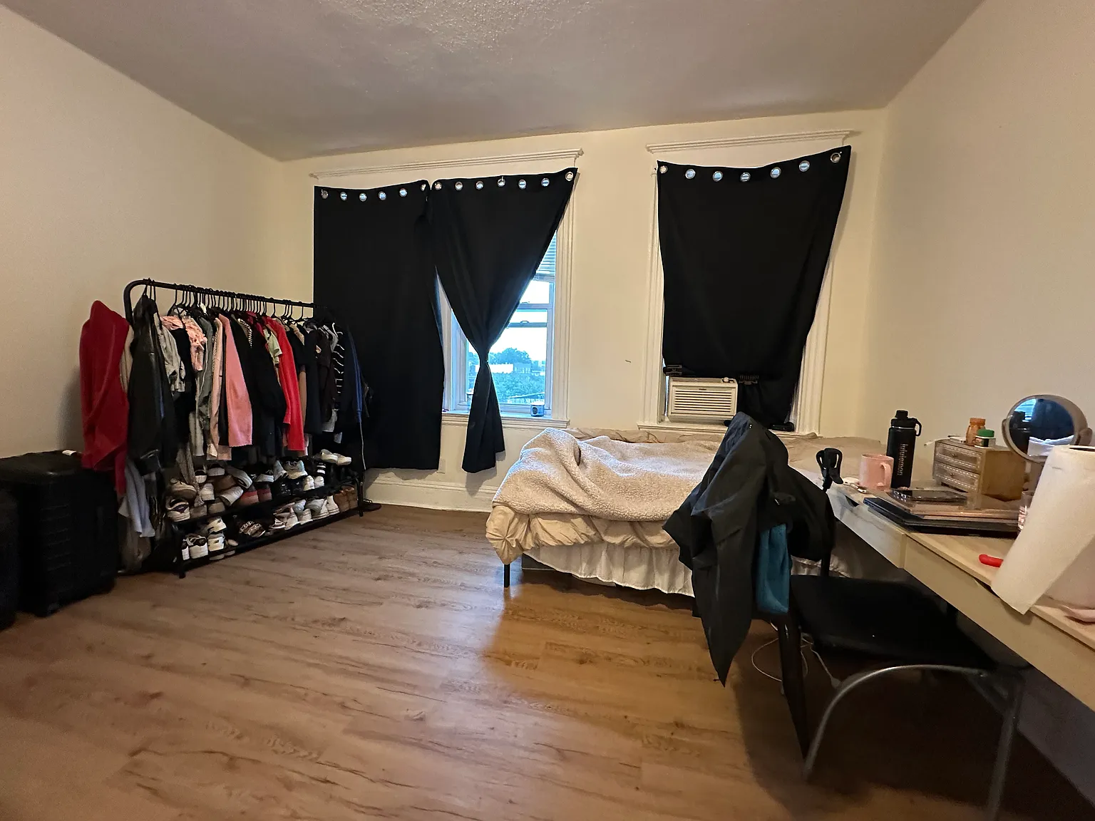 3 bed, 850 sqft, $3,300 — Photo 4