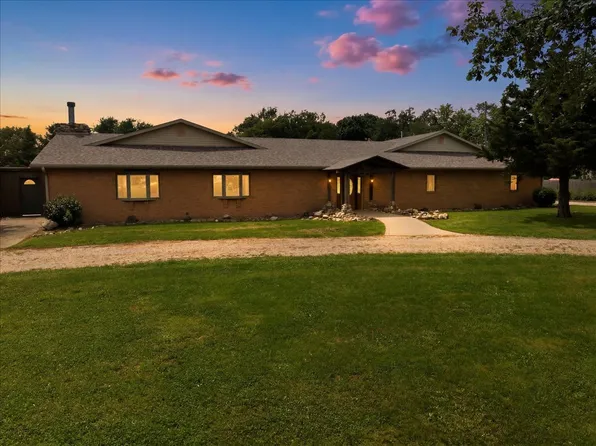 311 Gerrard St, Chenoa, IL 61726