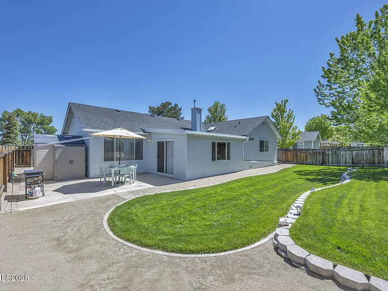 1331 Victoria Dr — Photo 5