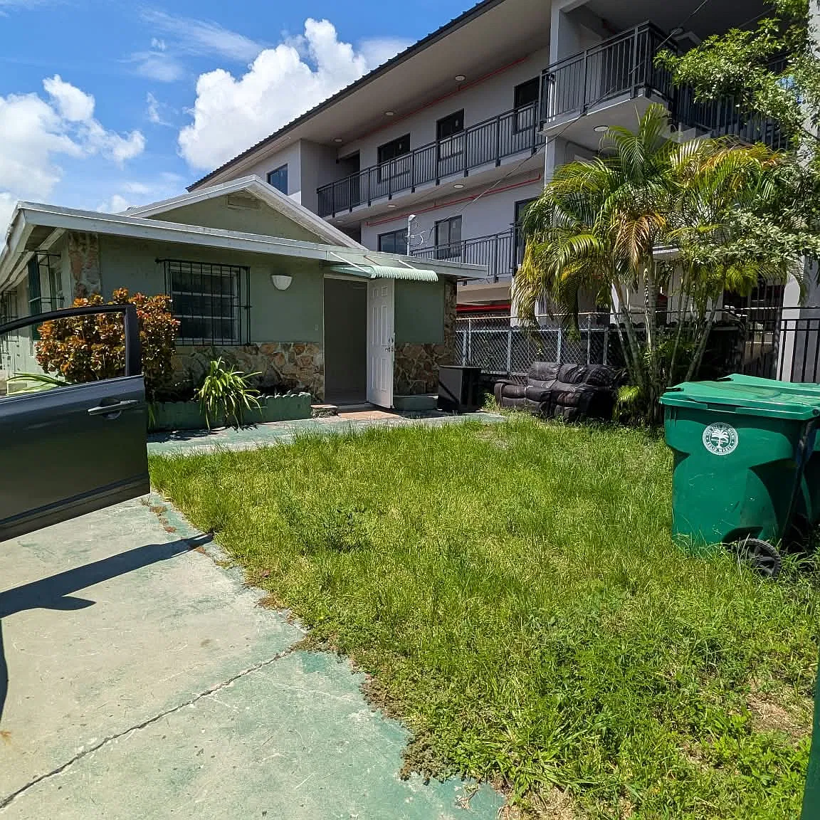 3 bed, 3000 sqft, $3,000 — Photo 1