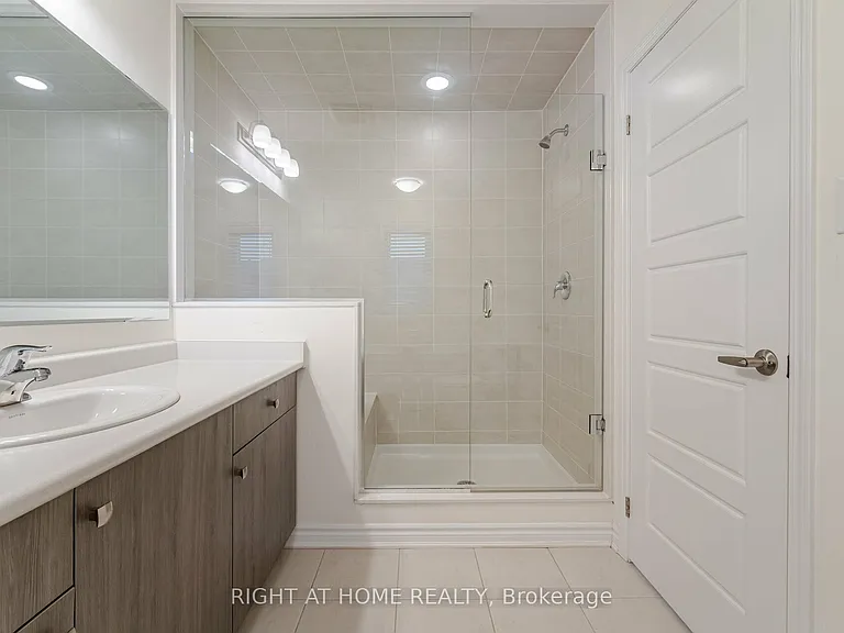 908 Sumac Cres — Photo 28
