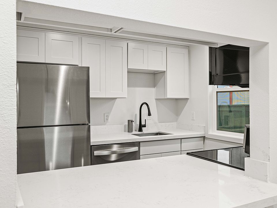 Updated Kitchen w/ Stainless Steel Appliances