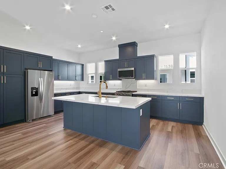 1410 W Bushell St — Photo 6